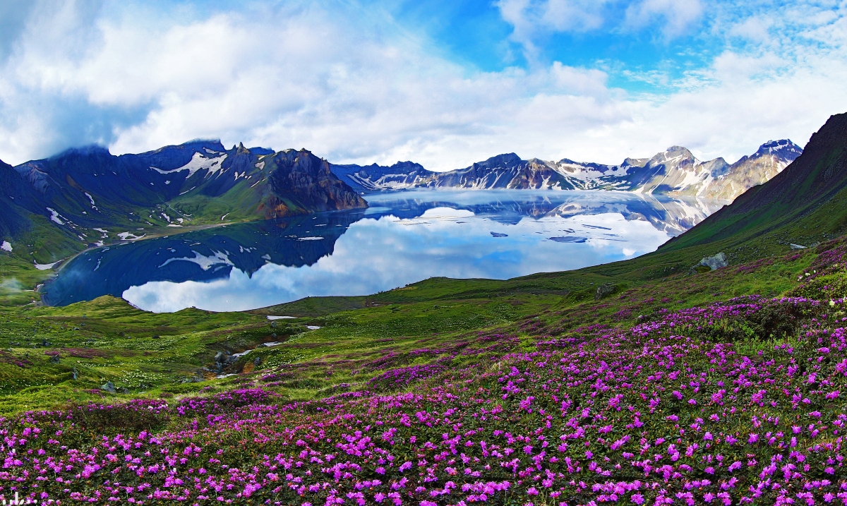 世界地图与吉林风光融合